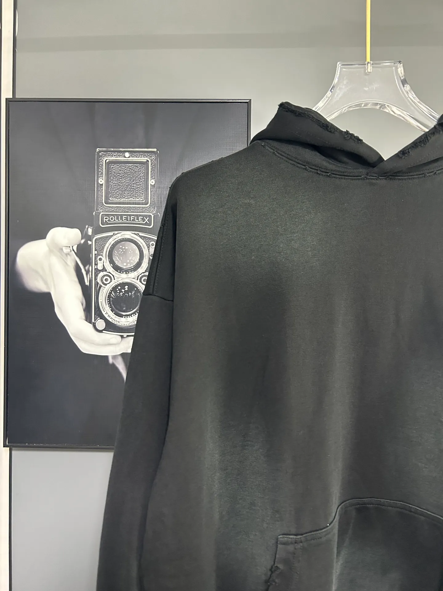 P310 𝗖𝗵𝗿𝗼𝗺𝗲 𝗛𝗲𝗮𝗿𝘁𝘀/Cro Heart 2025 Cross Patch Embroidery Summer New Original Single Counter American Acid Washed Distressed Laser Burnt Patch Embroidery Couple Casual Hooded Sweatshirt 👑The highest version! Customized fabric 440g tripe terry fabric! American acid-washed and distressed original fabric laser burnt ✟appliqué embroidery and exquisite embroidery of letters! The best-selling model at the counter. It is very comfortable to wear. It is low-key yet luxurious. It is very classy when worn. The large size and tailoring are needless to say. The upper body is exquisite and vivid. 👍High-end first-class materials. A truly palace-level product. The cotton from Turkey is of outstanding quality. After heavy washing, the clothes are very soft! Not picky, the upper body is absolutely stylish and extremely luxurious. Auxiliary materials: The original model has been authenticated and labeled ➕100% silk washed with water label. Genuine purchase-grade original hangtag➕matching hanging rope➕3D hanging beads➕original packaging bag. Craftsmanship: The original version has consistent wiring! The highest version of the armhole matching technique! Countless times of pattern making to 100% restore the original appearance! The correct version is the same for men and women, super eye-catching, super good-looking, and super atmospheric! Color: White Black Royal Blue Size, XS S M L